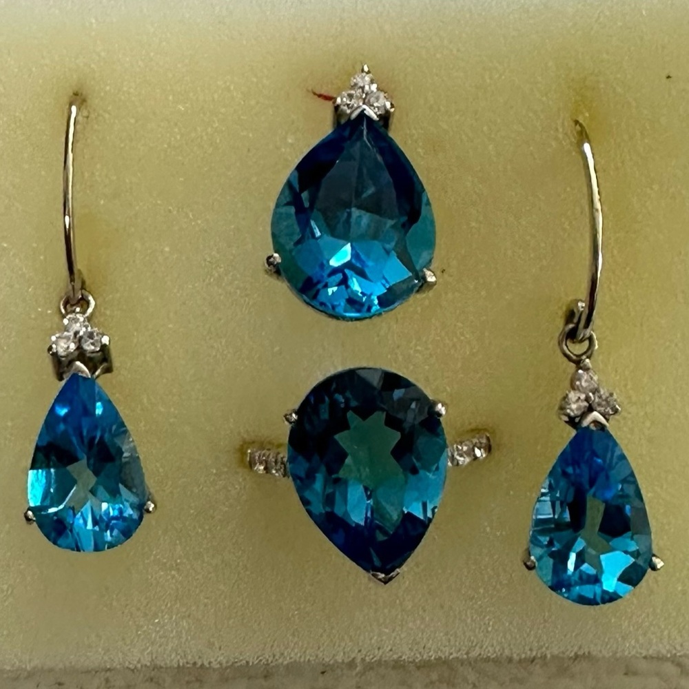 1 set genuine Blue topaz in sterling silver setting with fancy diamond